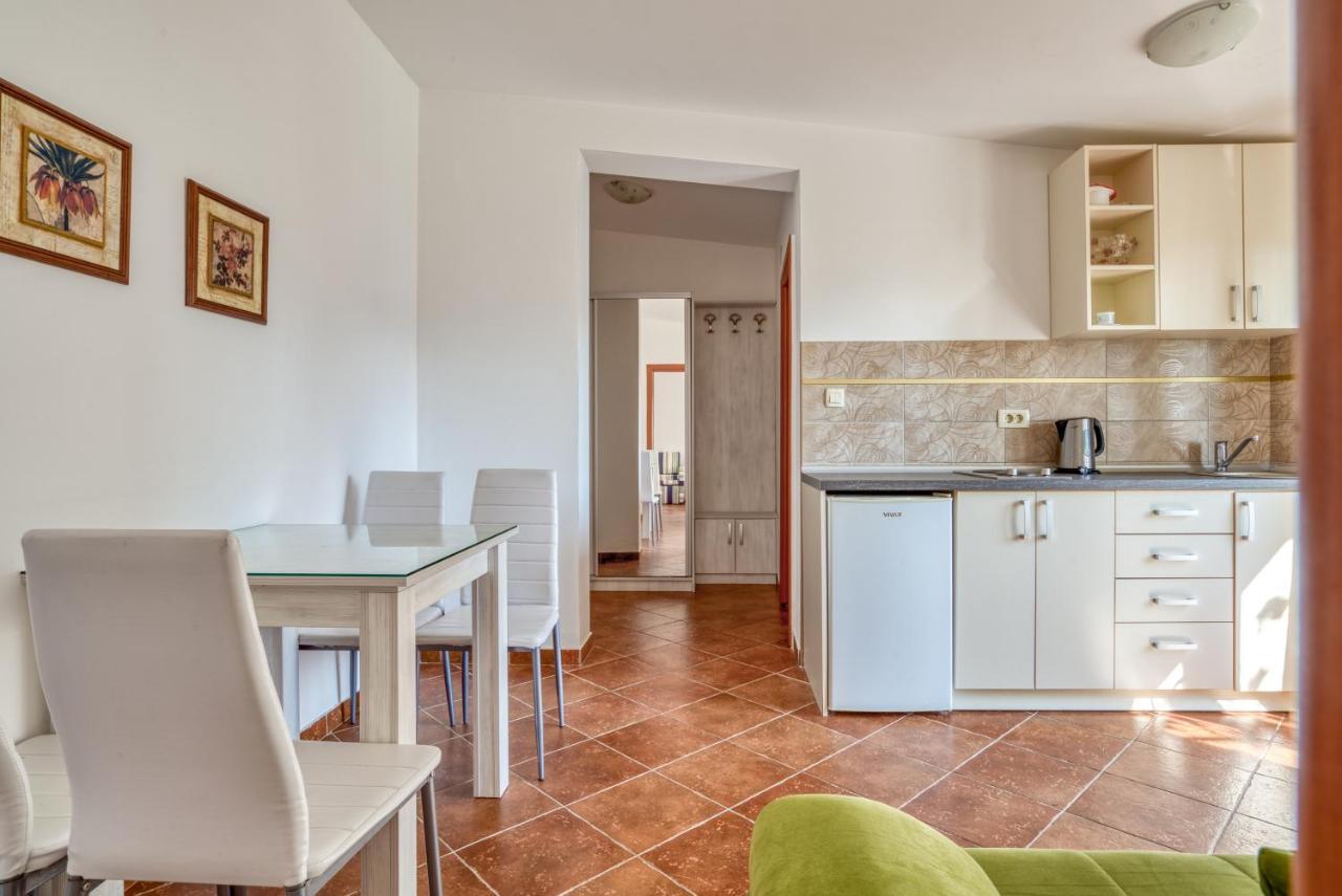 Apartmani Olga Petrovac Exterior foto
